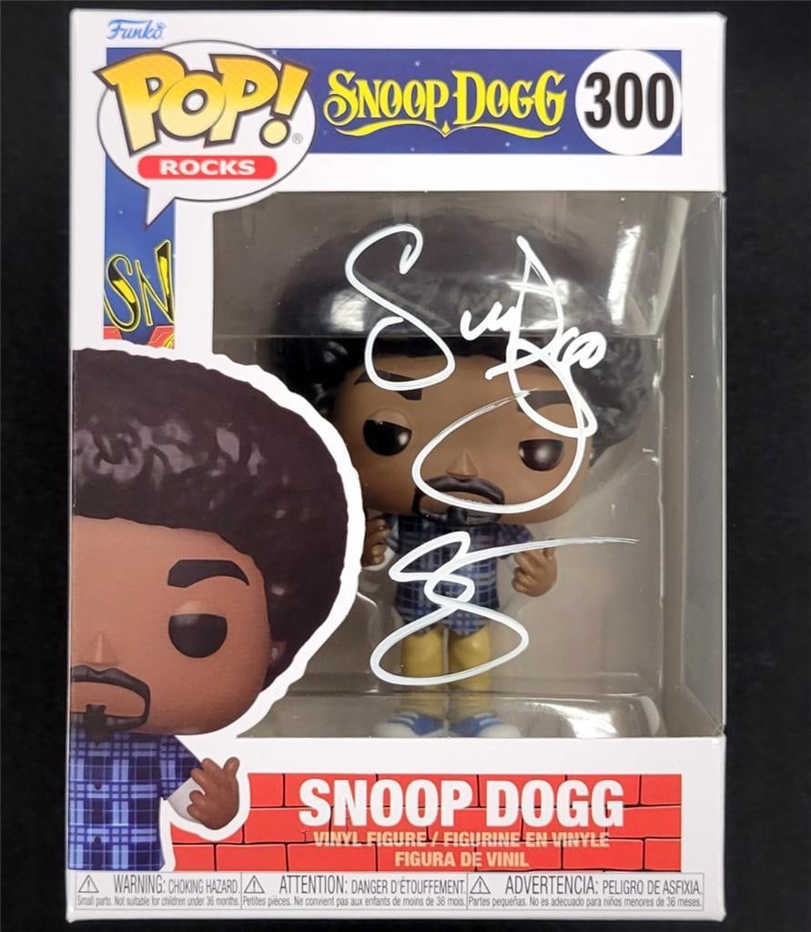 Funko Pop 300 Snoop Dogg Figure Hand Signed with Beckett Authentication: Funko Pop 300 Snoop Dogg Figure Hand Signed with Beckett Authentication This is an original Funko Pop! #300 figure signed in full by Snoop Dogg. The autograph has been authenticated by Beckett (BAS). 