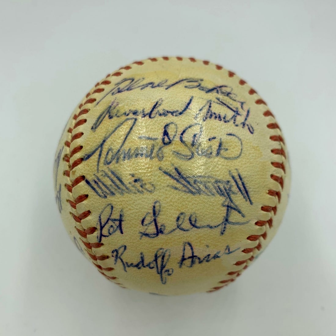 1962 Columbus Jets Signed Baseball with Willie Stargell PSA Authenticated: 1962 Columbus Jets Signed Baseball with Willie Stargell PSA Authenticated This is a 1962 Columbus Jets team-signed baseball featuring Willie Stargell, who made his MLB debut with the Pittsburgh Pirate