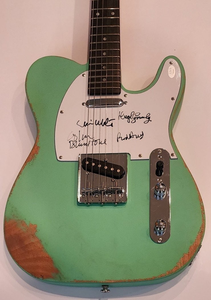 The Zombies Autographed Electric Guitar Colin Blunstone Rod Argent JSA: The Zombies Autographed Electric Guitar Colin Blunstone Rod Argent JSA This electric guitar is a remarkable tribute to The Zombies band, featuring authentic signatures from legendary members Colin Blu