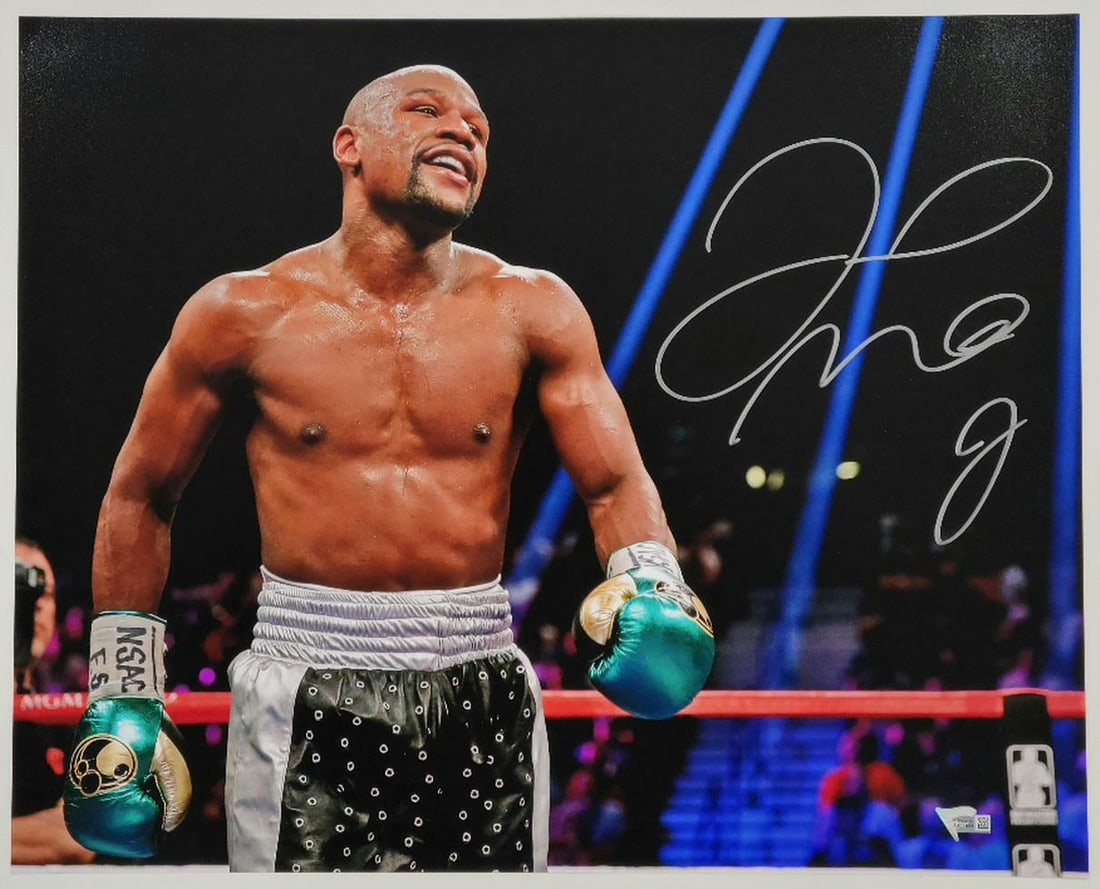 Floyd Mayweather Signed 16x20 Photo with Fanatics Hologram: Floyd Mayweather Signed 16x20 Photo with Fanatics Hologram This is an original signed 16x20 photo of boxing champion Floyd Mayweather, authenticated by Fanatics Authentic. The photo captures Mayweathe