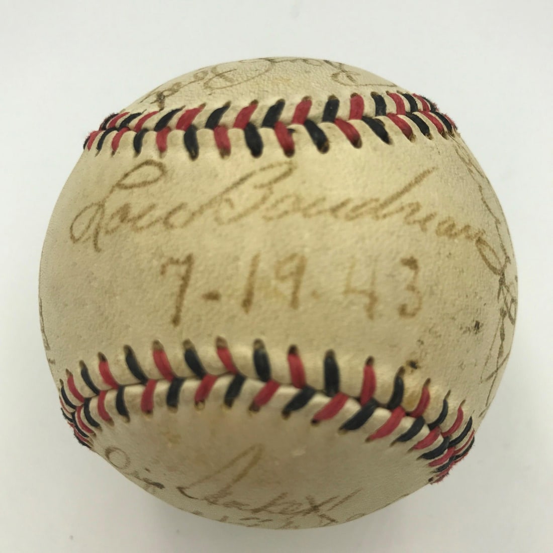 1943 Cleveland Indians Baseball Signed by 19 with JSA Full Letter COA: 1943 Cleveland Indians Baseball Signed by 19 with JSA Full Letter COA This is a 1943 Cleveland Indians team-signed baseball featuring 19 autographs, including Lou Boudreau and other team members. The 