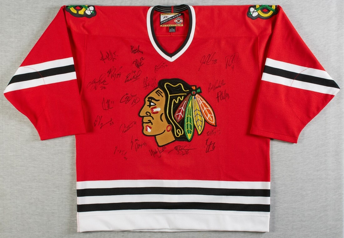 1999-00 Chicago Blackhawks Signed Jersey 22 Autographs Beckett COA: 1999-00 Chicago Blackhawks Signed Jersey 22 Autographs Beckett COA This authentic Chicago Blackhawks jersey from the 1999-00 NHL season is a must-have for any fan or collector. It is adorned with 22 s