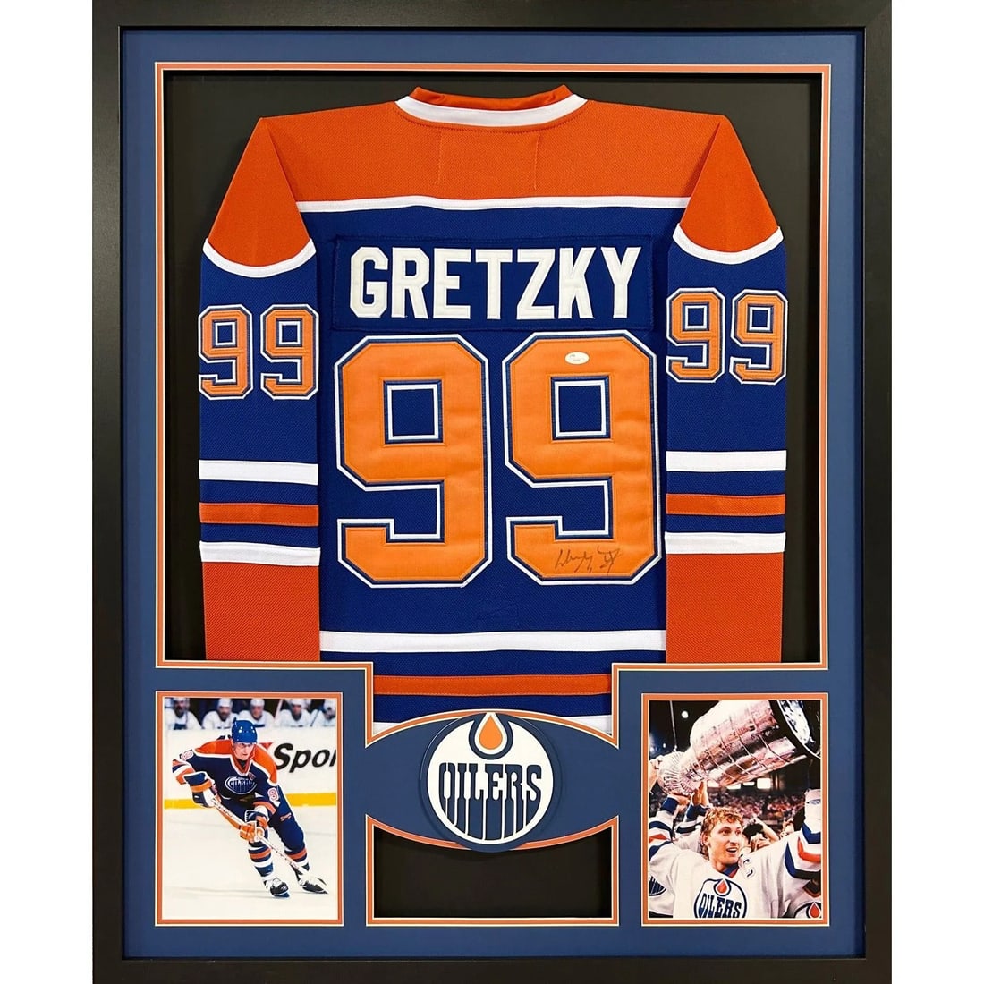 Wayne Gretzky Signed Framed Jersey Edmonton Oilers JSA COA 42x34: Wayne Gretzky Signed Framed Jersey Edmonton Oilers JSA COA 42x34 Celebrate the legacy of Wayne Gretzky with this stunning framed jersey from his time with the Edmonton Oilers. This remarkable piece fe