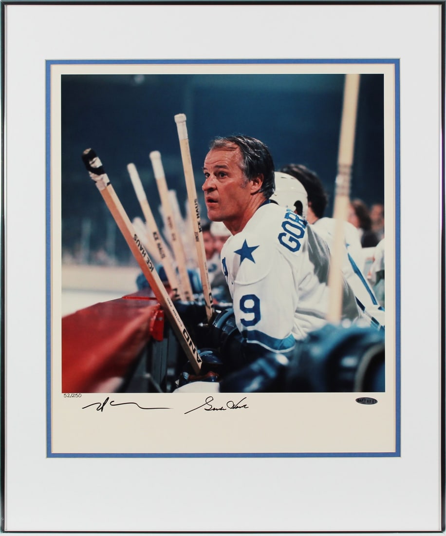 Gordie Howe Neil Leifer Signed Limited Edition 16x20 Framed Photo Detroit Red Wings: Gordie Howe Neil Leifer Signed Limited Edition 16x20 Framed Photo Detroit Red Wings This exquisite limited edition 16x20 framed photo showcases the legendary Gordie Howe and renowned photographer Neil