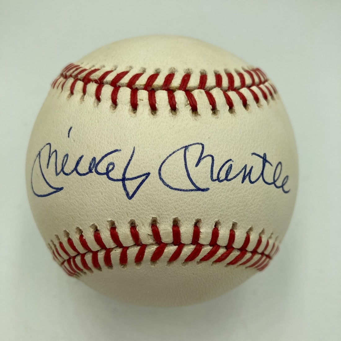 Mickey Mantle Signed Baseball PSA DNA Graded 10 GEM MINT New York Yankees: Mickey Mantle Signed Baseball PSA DNA Graded 10 GEM MINT New York Yankees Own a piece of baseball history with this Mickey Mantle signed American League Baseball, graded 10 GEM MINT by PSA DNA. This o