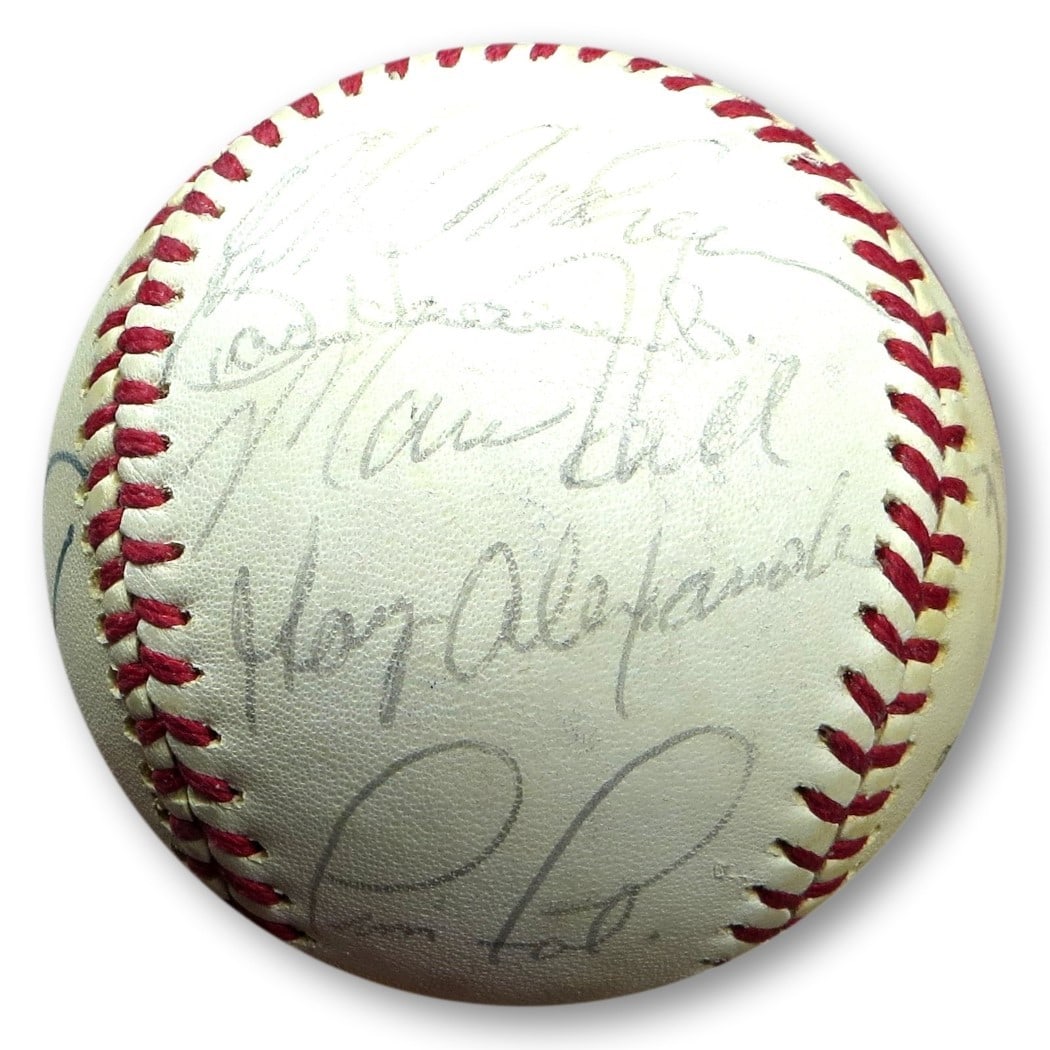 San Francisco Giants 1977 NL Baseball Signed by 17 Players JSA Authenticated: San Francisco Giants 1977 NL Baseball Signed by 17 Players JSA Authenticated This is an original National League baseball autographed by 17 members of the 1977 San Francisco Giants team. Notable signa