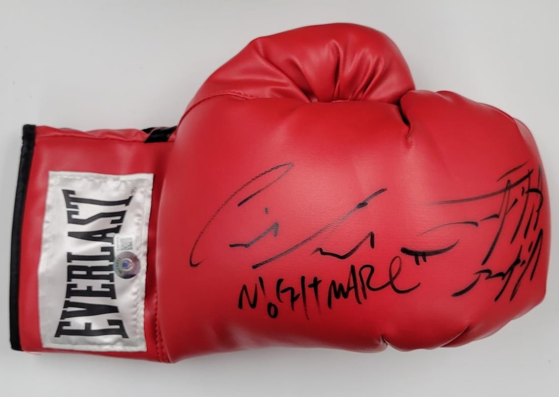 Vitali Klitschko Chris Arreola Signed Boxing Glove BAS Authenticated: Vitali Klitschko Chris Arreola Signed Boxing Glove BAS Authenticated This is an original signed boxing glove featuring the autographs of renowned boxers Vitali Klitschko and Chris Arreola. Authenticat