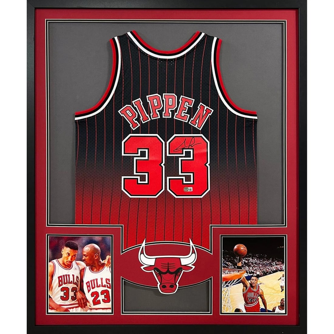 Scottie Pippen Autographed Framed Jersey Chicago Bulls Beckett Authenticated: Scottie Pippen Autographed Framed Jersey Chicago Bulls Beckett Authenticated This is a beautifully framed autographed jersey of Scottie Pippen, a legendary player of the Chicago Bulls. The jersey come