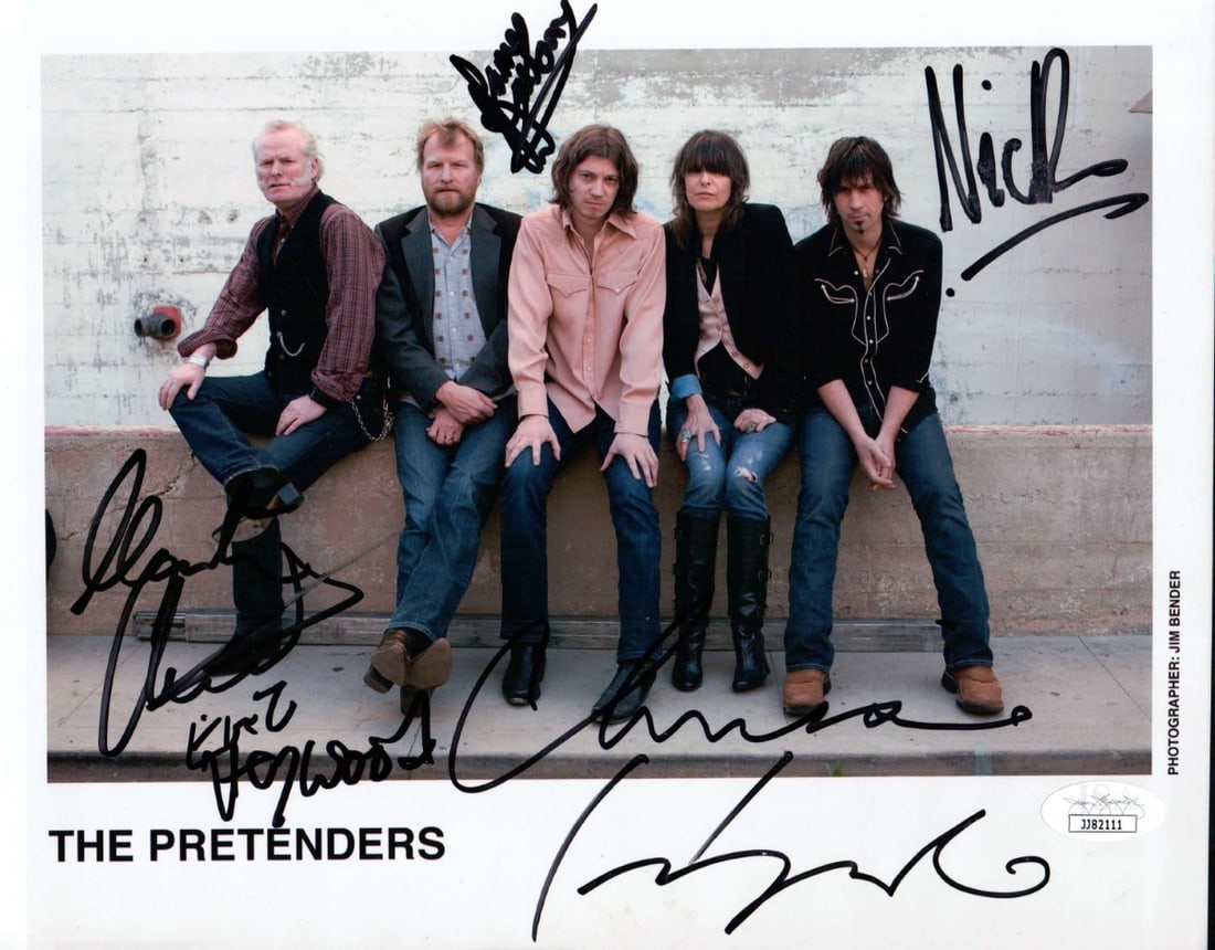 Autographed 8x10 Photograph The Pretenders Band JSA Authenticated: Autographed 8x10 Photograph The Pretenders Band JSA Authenticated This is an original 8x10 photograph autographed by members of The Pretenders band, including Chrissie Hynde, Martin Chambers, Eric Hey