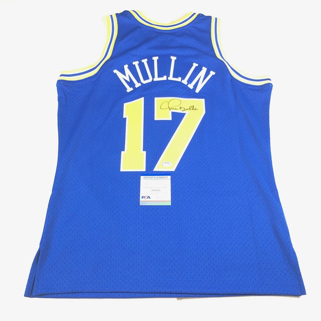PSA DNA Chris Mullin Autographed Golden State Warriors Jersey: PSA DNA Chris Mullin Autographed Golden State Warriors Jersey This is a Golden State Warriors jersey autographed by Chris Mullin. The signature has been authenticated by Professional Sports Authentica