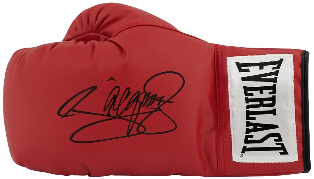 Everlast Red Boxing Glove Signed by Manny Pacquiao: Everlast Red Boxing Glove Signed by Manny Pacquiao This Everlast red boxing glove is signed by Manny Pacquiao and comes with a tamper-proof numbered hologram and a Certificate of Authenticity. The glo