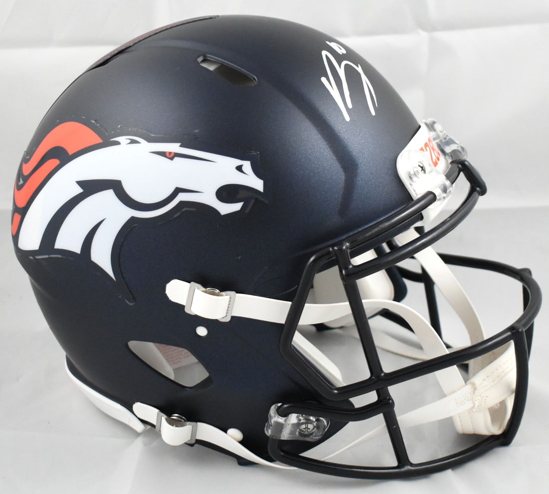 Denver Broncos Bo Nix autographed full size speed helmet Beckett hologram: Denver Broncos Bo Nix autographed full size speed helmet Beckett hologram This is a Denver Broncos full-size Speed Authentic helmet autographed by Bo Nix. The helmet is an original item and comes from