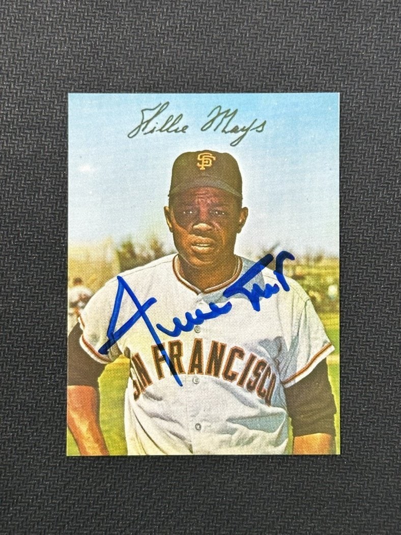 Willie Mays 1983 Starliner signed sticker card PSA sticker: Willie Mays 1983 Starliner signed sticker card PSA sticker This is a 1983 Starliner Baseball Sticker featuring Willie Mays of the San Francisco Giants, autographed on the card. The item includes a PSA