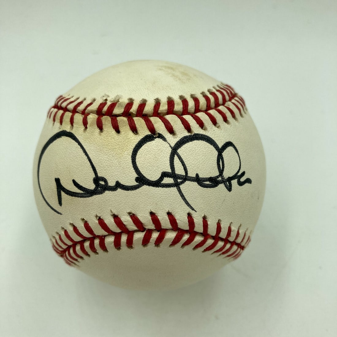 1996 Derek Jeter Signed Rookie Baseball with JSA COA: 1996 Derek Jeter Signed Rookie Baseball with JSA COA This is an official American League baseball signed by Derek Jeter, a renowned player of the New York Yankees. The ball is a 1996 rookie edition an
