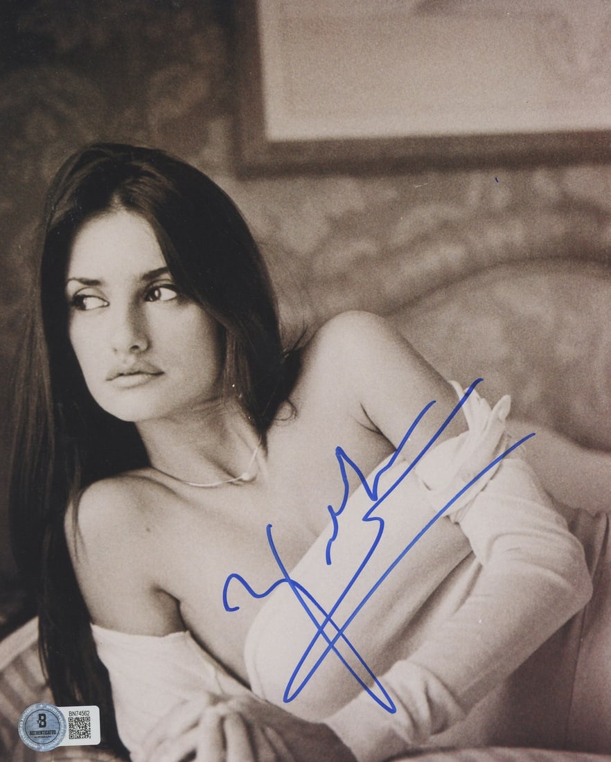 Penelope Cruz signed Vanilla Sky 8x10 photograph Beckett authenticated: Penelope Cruz signed Vanilla Sky 8x10 photograph Beckett authenticated This 8x10 photograph features Penelope Cruz and is personally signed by her in connection with the film Vanilla Sky. The autograp