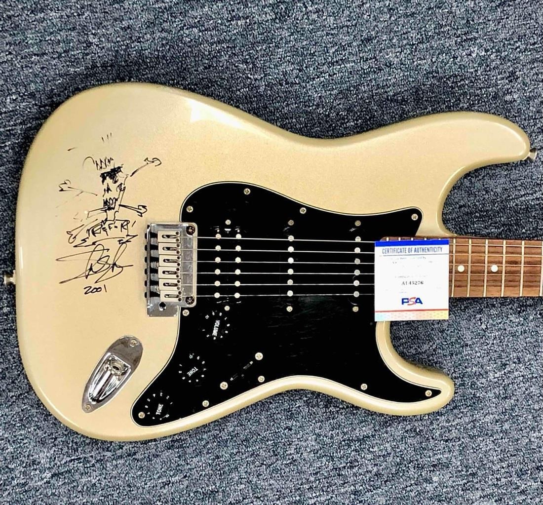 Fender vintage guitar signed by Slash with sketch and PSA DNA authentication: Fender vintage guitar signed by Slash with sketch and PSA DNA authentication This is a full vintage Fender guitar and guitar pick, personally autographed by Slash and featuring a rare sketch. The item