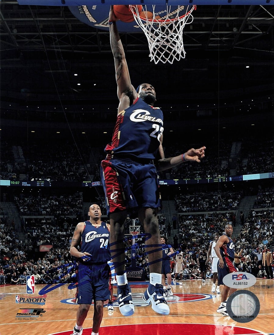 LeBron James Autographed 8x10 Photo PSA/DNA LOA Cavaliers: LeBron James Autographed 8x10 Photo PSA/DNA LOA Cavaliers This 8x10 photograph features a bold autograph from LeBron James, a legendary player known for his time with the Cleveland Cavaliers. The sign