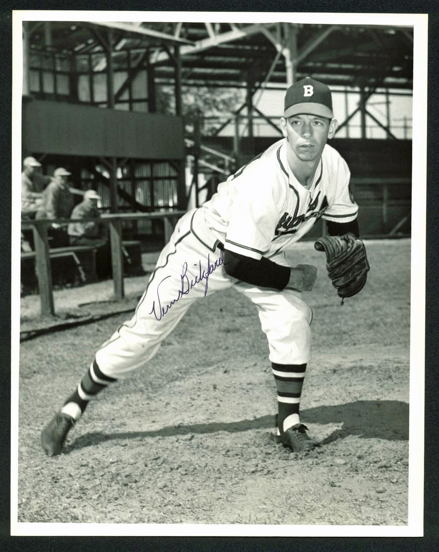 Vern Brickford Signed 7x9 Photo Atlanta Braves PSA/DNA #W72430: Vern Brickford Signed 7x9 Photo Atlanta Braves PSA/DNA #W72430 This authentic 7x9 black and white photo features the signature of Vern Brickford, a former player for the Atlanta Braves. The photograph