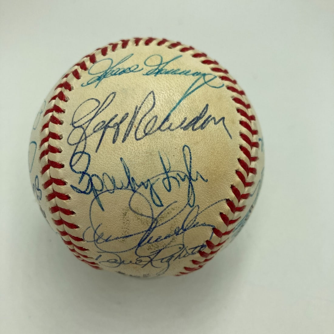 Legendary Closers Multi Signed Baseball 23 Autographs JSA COA: Legendary Closers Multi Signed Baseball 23 Autographs JSA COA This exceptional baseball is a tribute to the legendary closers of the game, featuring 23 signatures from Hall of Famers and renowned reli