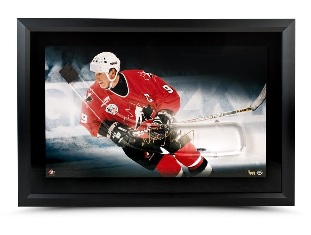 Upper Deck Wayne Gretzky signed framed 24x16 photo numbered 199 (1 of 3)