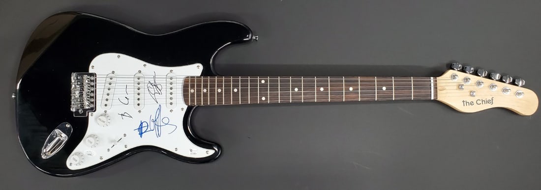 Terminator Signed Guitar by Brian Austin Green Lena Headey JSA Authenticated: Terminator Signed Guitar by Brian Austin Green Lena Headey JSA Authenticated This is an original, hand-signed guitar featuring autographs from Brian Austin Green, Lena Headey, Thomas Dekker, and Summe