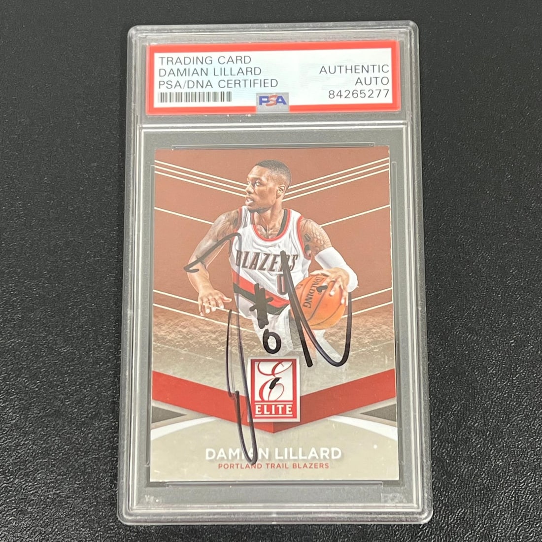 2014-15 Panini Donruss #47 Damian Lillard Autographed PSA Slabbed Card: 2014-15 Panini Donruss #47 Damian Lillard Autographed PSA Slabbed Card This is a 2014-15 Panini Donruss #47 sports trading card featuring an authentic autograph from NBA star Damian Lillard. The signa