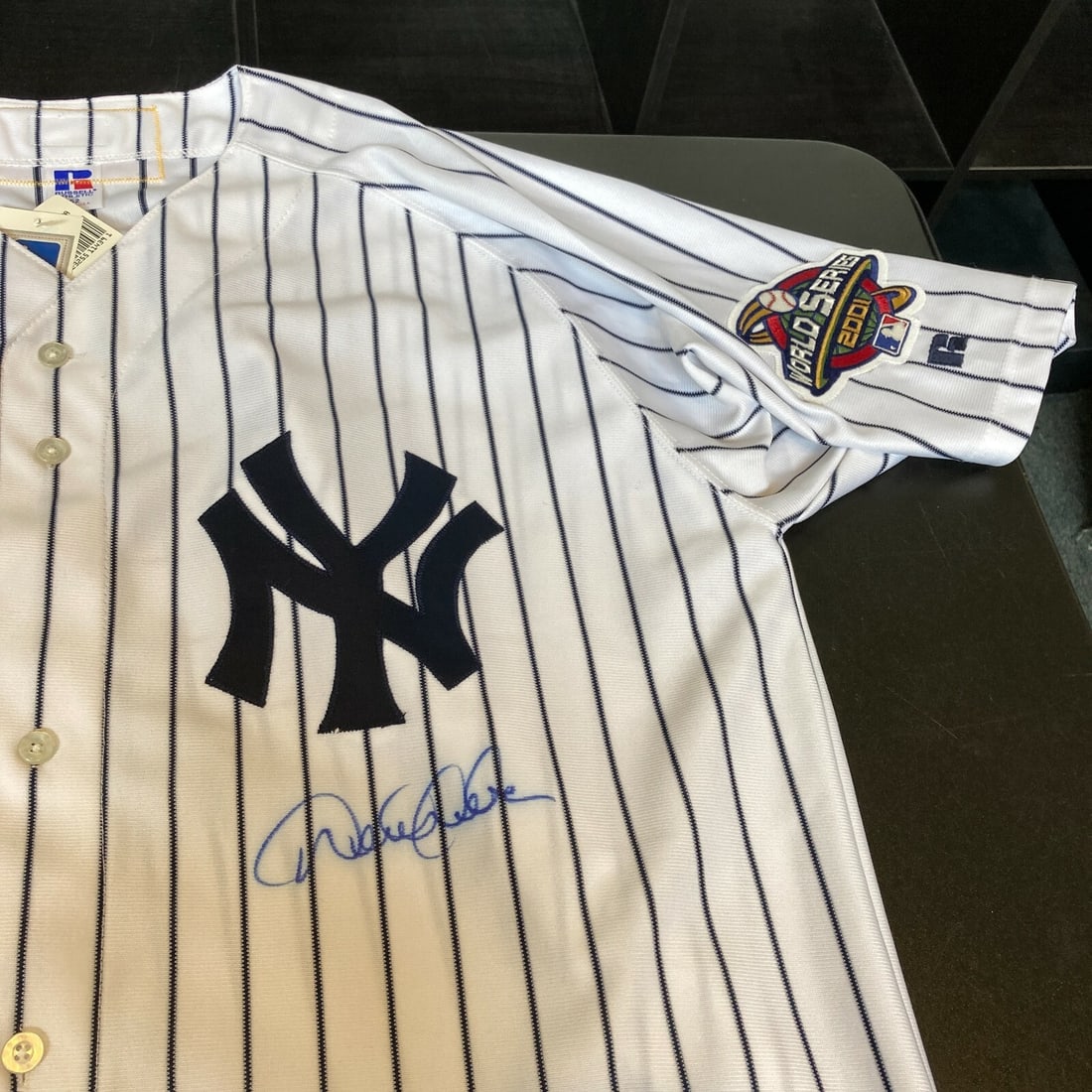 Derek Jeter Signed 2001 World Series Yankees Jersey PSA DNA Authenticated: Derek Jeter Signed 2001 World Series Yankees Jersey PSA DNA Authenticated Celebrate the legacy of baseball legend Derek Jeter with this signed 2001 World Series New York Yankees game model jersey. Thi