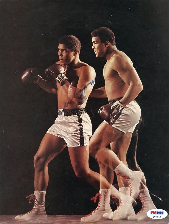 PSA DNA Muhammad Ali signed 8.5 x 11 magazine page photo (1 of 4)