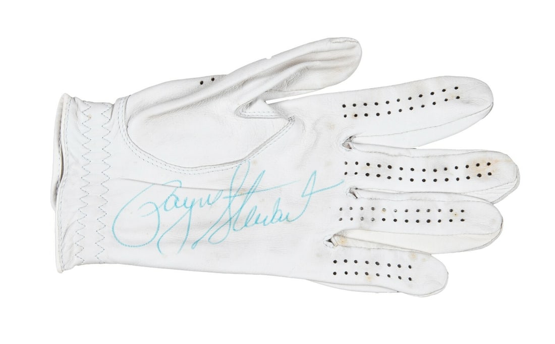 Payne Stewart 1990s Match Used Signed Golf Glove MEARS Beckett COA: Payne Stewart 1990s Match Used Signed Golf Glove MEARS Beckett COA This is a match-used and signed golf glove from the legendary Payne Stewart, dating back to the 1990s. Authenticated by both MEARS an
