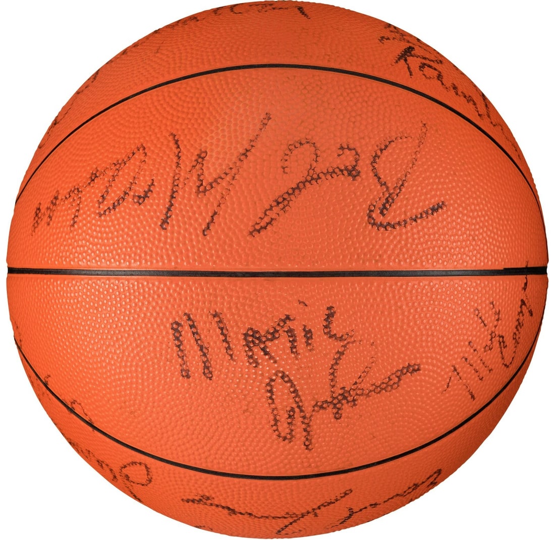 1984-85 Los Angeles Lakers Signed Basketball PSA/DNA & Beckett COA: 1984-85 Los Angeles Lakers Signed Basketball PSA/DNA & Beckett COA Celebrate an iconic moment in basketball history with this authentic 1984-85 Los Angeles Lakers NBA Champions team-signed vintage bas