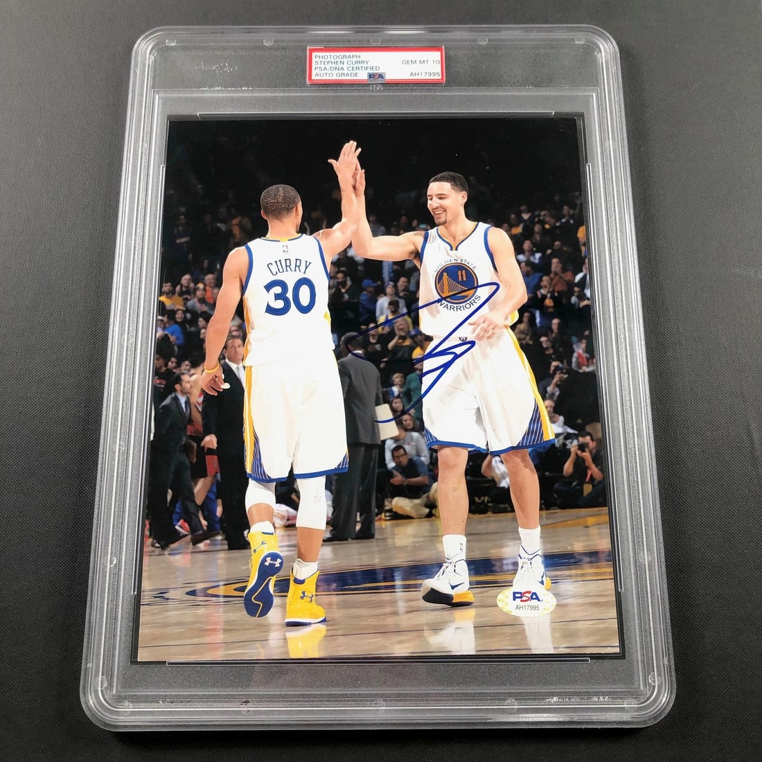 Stephen Curry Signed 8x10 Photo PSA/DNA Authenticated Grade 10: Stephen Curry Signed 8x10 Photo PSA/DNA Authenticated Grade 10 This is an authentic 8x10 photograph signed by NBA superstar Stephen Curry of the Golden State Warriors. The autograph has been expertly 