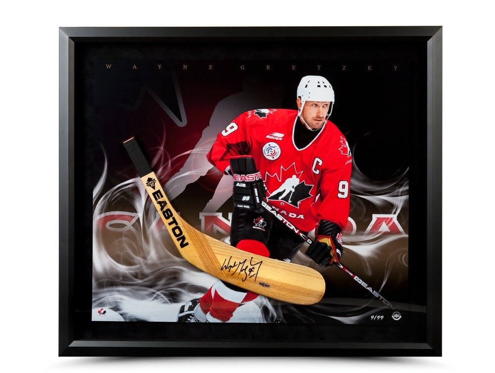 Framed Wayne Gretzky autograph photo with stick blade limited 28x24 (1 of 3)