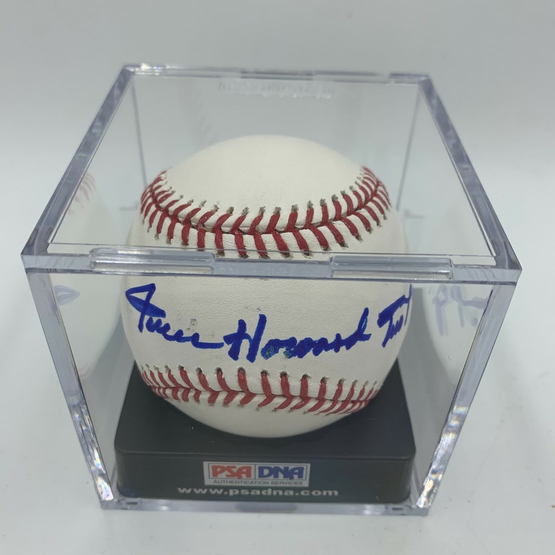 Willie Mays Jr. Signed OML Baseball PSA/DNA Gem Mint 10: Willie Mays Jr. Signed OML Baseball PSA/DNA Gem Mint 10 Celebrate the legendary career of Willie Howard Mays Jr. with this official MLB baseball, signed by the Hall of Famer himself. Known affectionat