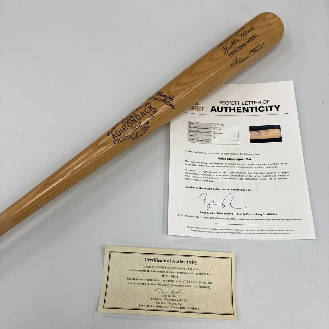 Willie Mays Signed Adirondack Baseball Bat with Beckett COA: Willie Mays Signed Adirondack Baseball Bat with Beckett COA This is a pre-owned Adirondack Game Model baseball bat, signed by the legendary Willie Mays. The bat comes with a Beckett Authentication Ser