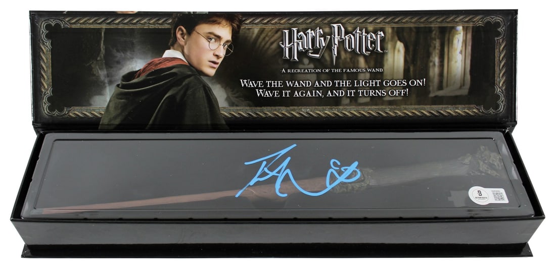 Harry Potter Illuminating Wand Signed by Daniel Radcliffe Beckett Authenticated (1 of 9)