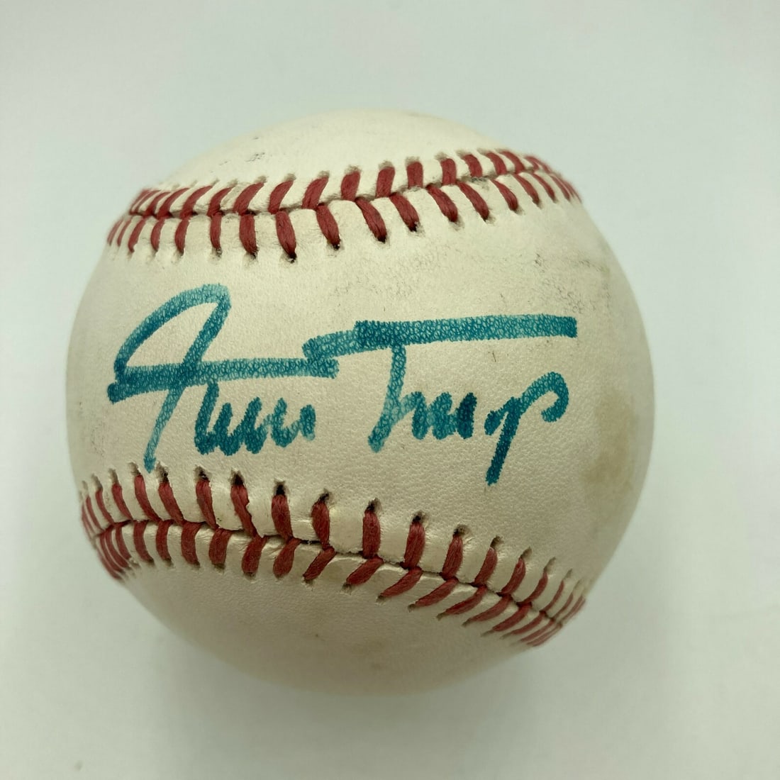 Willie Mays Signed American League Baseball with JSA COA: Willie Mays Signed American League Baseball with JSA COA This vintage American League baseball, signed by baseball legend Willie Mays, is a must-have for any serious collector. The ball features the a