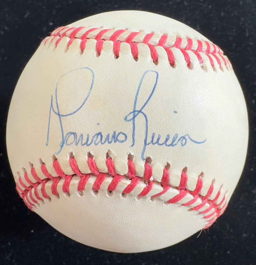 Vintage Mariano Rivera Signed Rawlings Baseball Beckett Authenticated: Vintage Mariano Rivera Signed Rawlings Baseball Beckett Authenticated This vintage baseball features the signature of Mariano Rivera, the legendary closer for the New York Yankees. The ball, manufactu