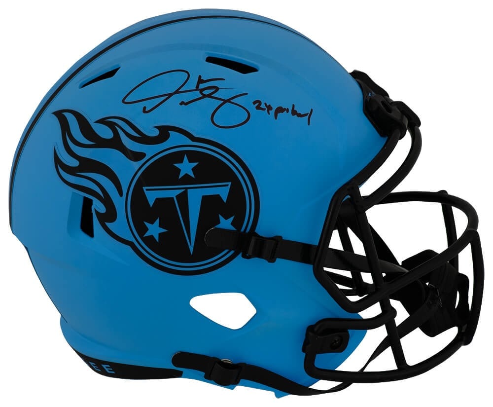 Tennessee Titans Riddell full size replica helmet signed by Derrick Mason: Tennessee Titans Riddell full size replica helmet signed by Derrick Mason Pre-owned Riddell full-size speed replica helmet signed by Derrick Mason and featuring a "2x Pro Bowl" inscription. This Tenne