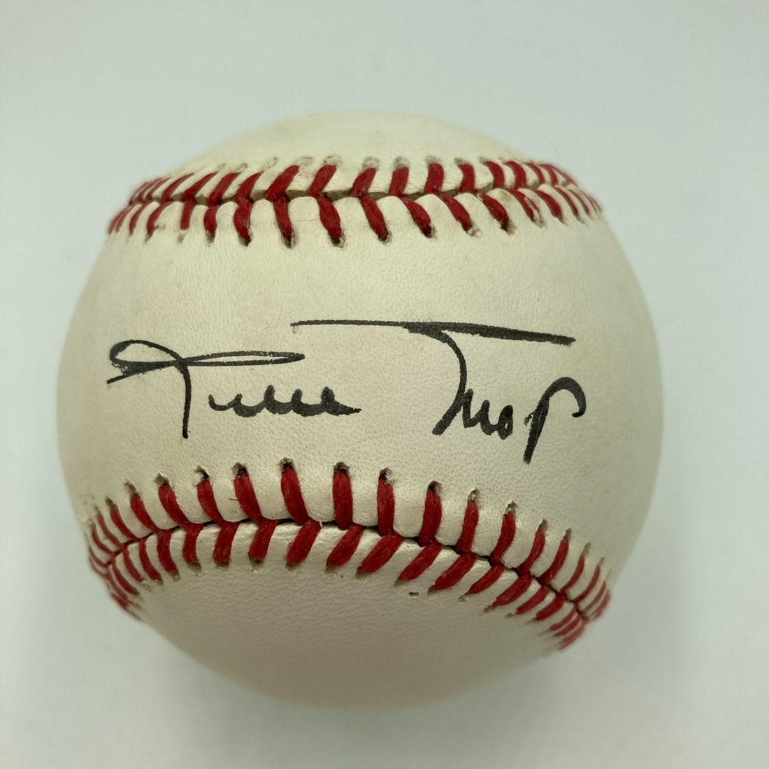 Willie Mays Signed Official National League Baseball with JSA COA: Willie Mays Signed Official National League Baseball with JSA COA This is a Willie Mays Signed Official National League Baseball, authenticated by James Spence Authentication (JSA). The ball features 