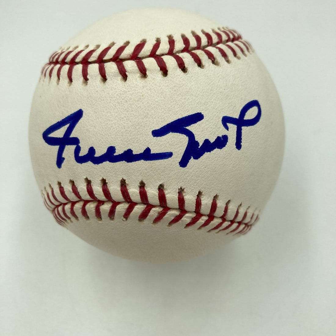 Major League Baseball Autographed by Willie Mays PSA DNA GEM MINT 10: Major League Baseball Autographed by Willie Mays PSA DNA GEM MINT 10 This is an original Major League Baseball signed by Willie Mays, a legendary player for the New York Giants. The ball has been auth