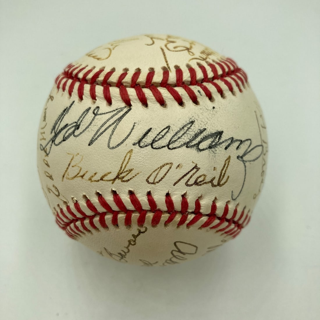 1993 Hall Of Fame Signed Baseball Ted Williams Stan Musial JSA COA: 1993 Hall Of Fame Signed Baseball Ted Williams Stan Musial JSA COA This is an original 1993 Hall of Fame Veterans Committee signed official Major League Baseball featuring the autographs of baseball l