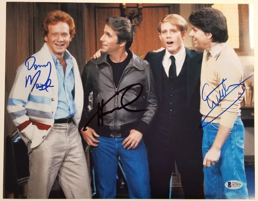 Signed Happy Days 11x14 Cast Photo Beckett BAS COA 3 Signatures: Signed Happy Days 11x14 Cast Photo Beckett BAS COA 3 Signatures This 11x14 photo features signatures from three cast members of the television show "Happy Days," including Henry Winkler and Anson Will