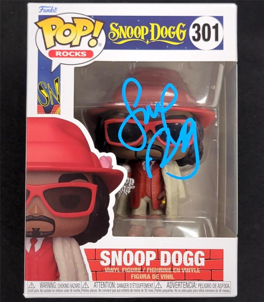 Funko Pop 301 Snoop Dogg Figure Fully Signed Beckett Authenticated: Funko Pop 301 Snoop Dogg Figure Fully Signed Beckett Authenticated This is an original Funko Pop! #301 figure signed with a full autograph by Snoop Dogg. The autograph has been authenticated by Becket