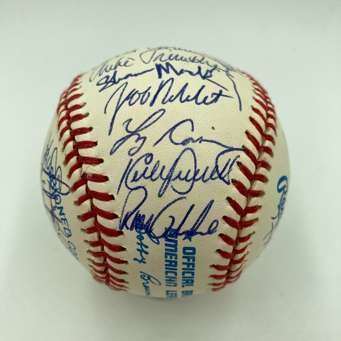 1993 Minnesota Twins Team Signed Baseball with Kirby Puckett JSA COA: 1993 Minnesota Twins Team Signed Baseball with Kirby Puckett JSA COA This authentic 1993 Minnesota Twins team-signed baseball features the signatures of 37 members, including legendary player Kirby Pu
