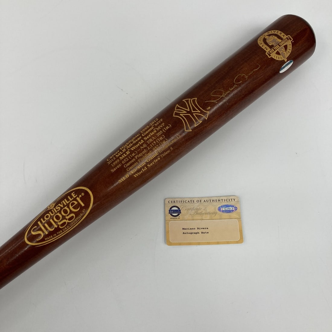 Mariano Rivera Signed 34" Louisville Slugger Bat with Steiner COA: Mariano Rivera Signed 34" Louisville Slugger Bat with Steiner COA Celebrate the legendary career of Mariano Rivera with this signed Louisville Slugger baseball bat. Measuring 34 inches, this bat featu