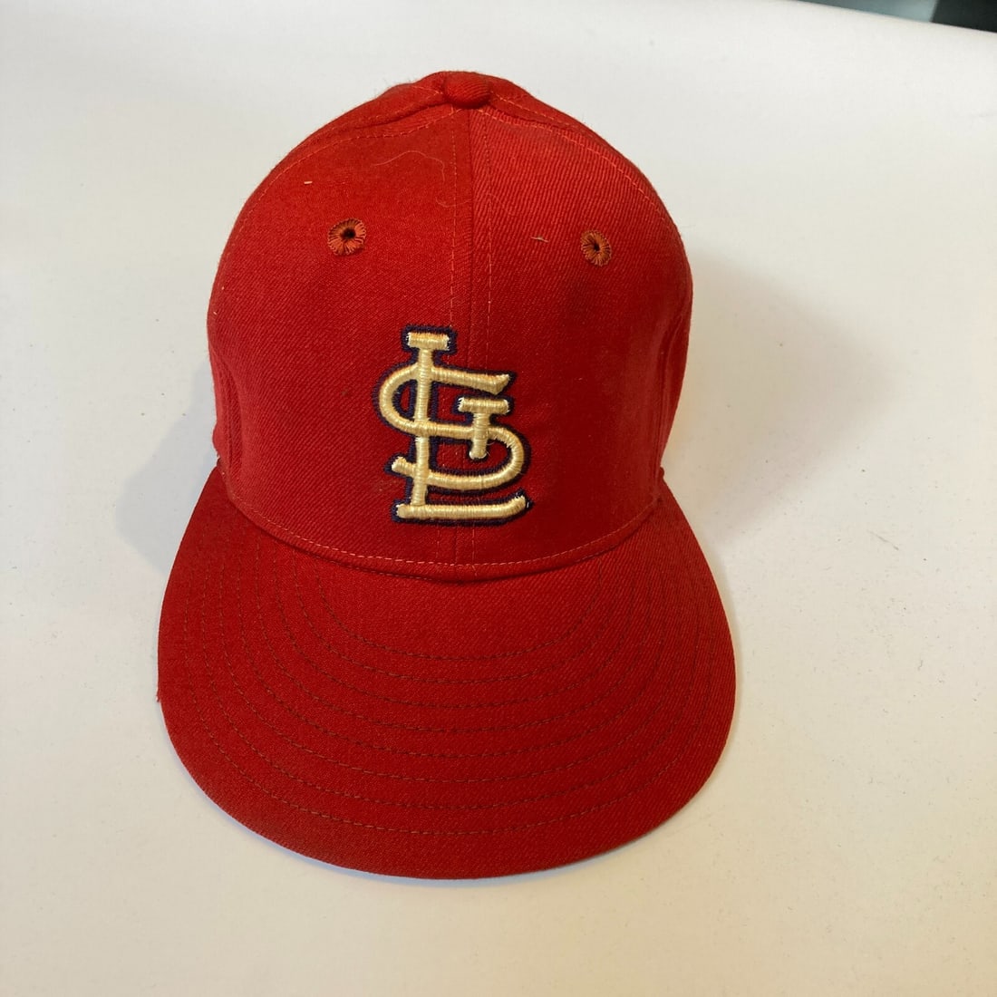 1960s St. Louis Cardinals KM Game Model Baseball Hat New With Tags: 1960s St. Louis Cardinals KM Game Model Baseball Hat New With Tags This vintage 1960's St. Louis Cardinals KM Game Model Baseball Hat is a must-have for any collector or fan of the team. It features t