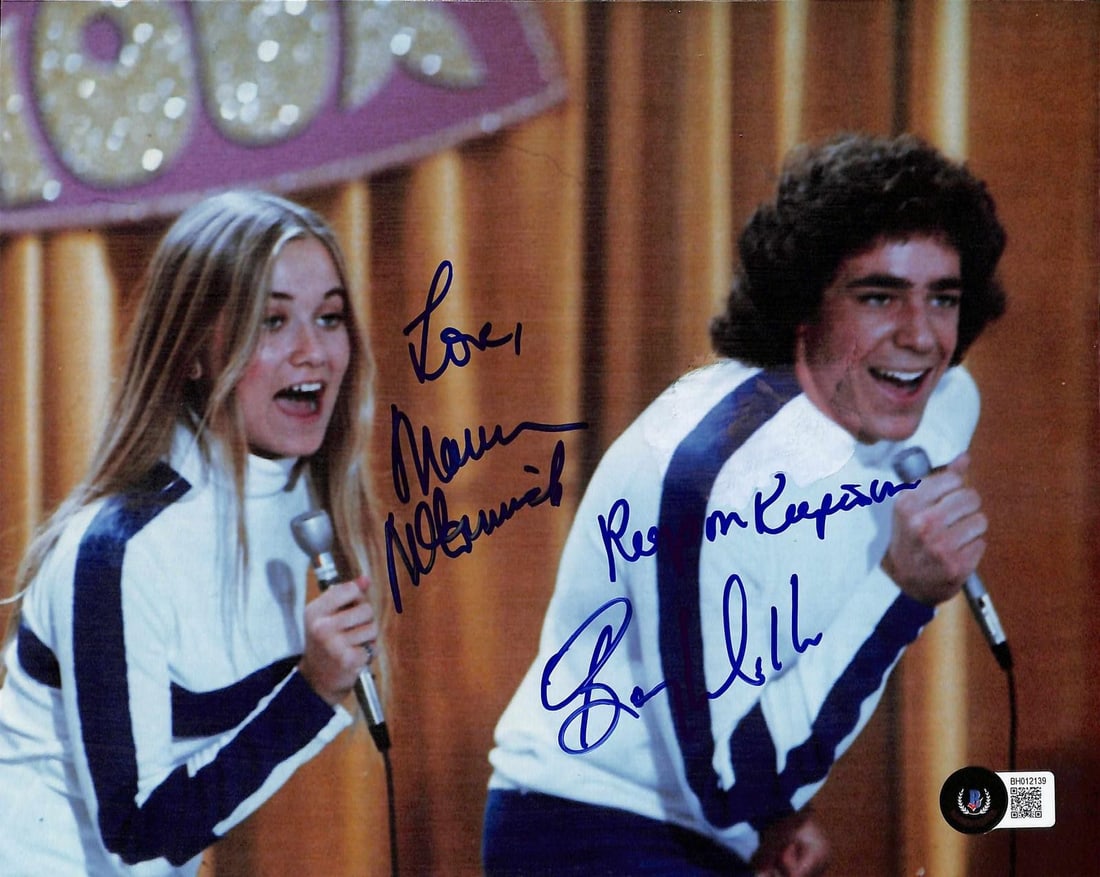 Beckett Authenticated Brady Bunch 8x10 Photo Signed by McCormick Williams: Beckett Authenticated Brady Bunch 8x10 Photo Signed by McCormick Williams This 8x10 photograph features authentic signatures and personal inscriptions from Maureen McCormick and Barry Williams, celebr
