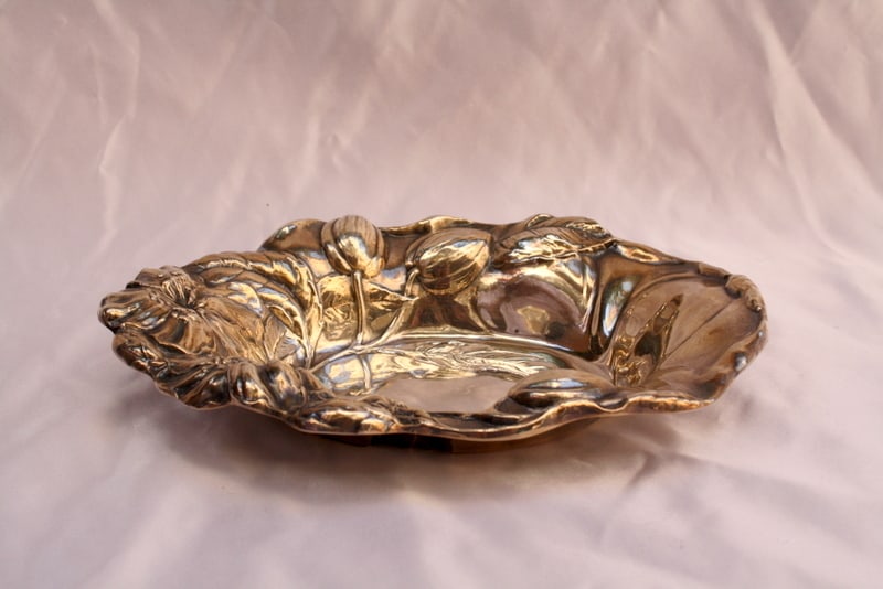 Art Nouveau Sterling Silver Oval Dish by D & J Welby 1914-1915: Art Nouveau Sterling Silver Oval Dish by D & J Welby 1914-1915 Discover this exquisite Art Nouveau American sterling silver oval center dish, crafted by D & J Welby between 1914-1915. This stunning pi