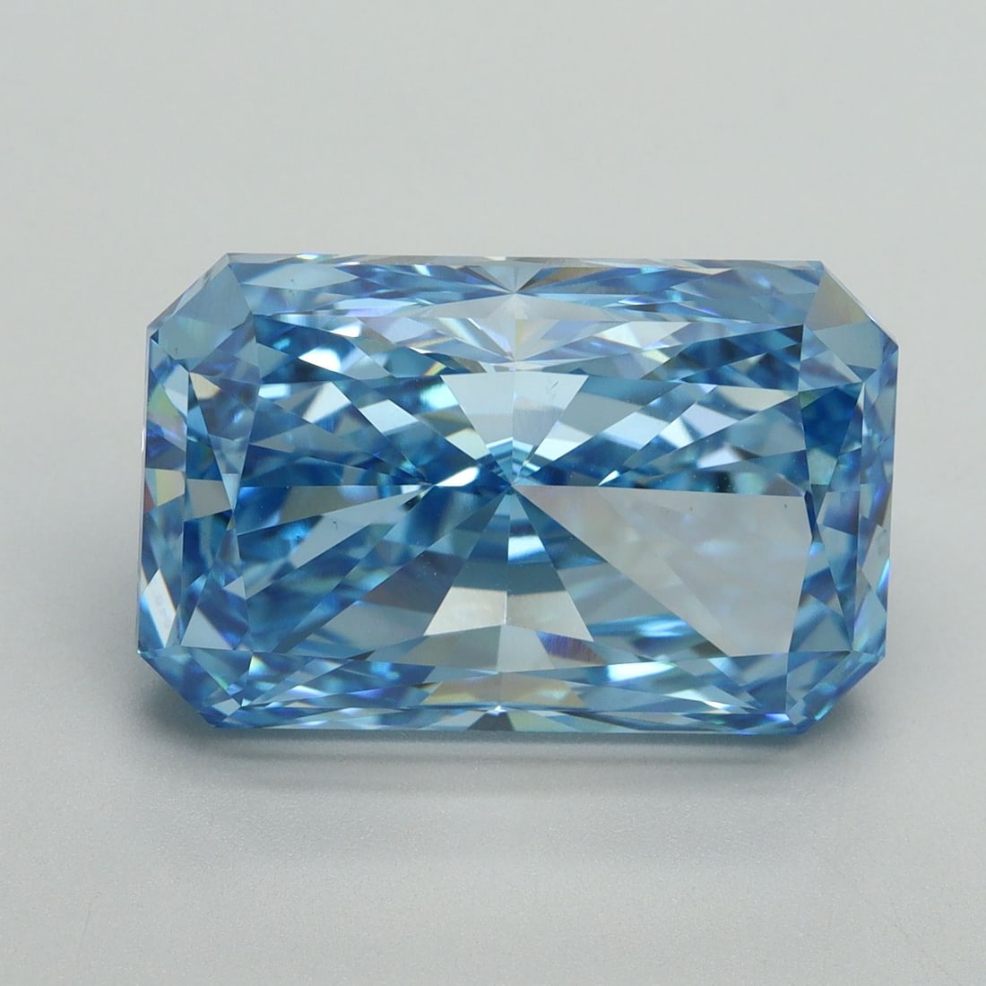 Loose Diamond - RADIANT 10.88ct Fancy Vivid Blue VS1: Loose Diamond - RADIANT 10.88ct Fancy Vivid Blue VS1 Source: This is a real non-mined Diamond that has been grown in a lab Shape: RADIANT Carats: 10.88 Color: Fancy Vivid Blue Certification: IGI Video