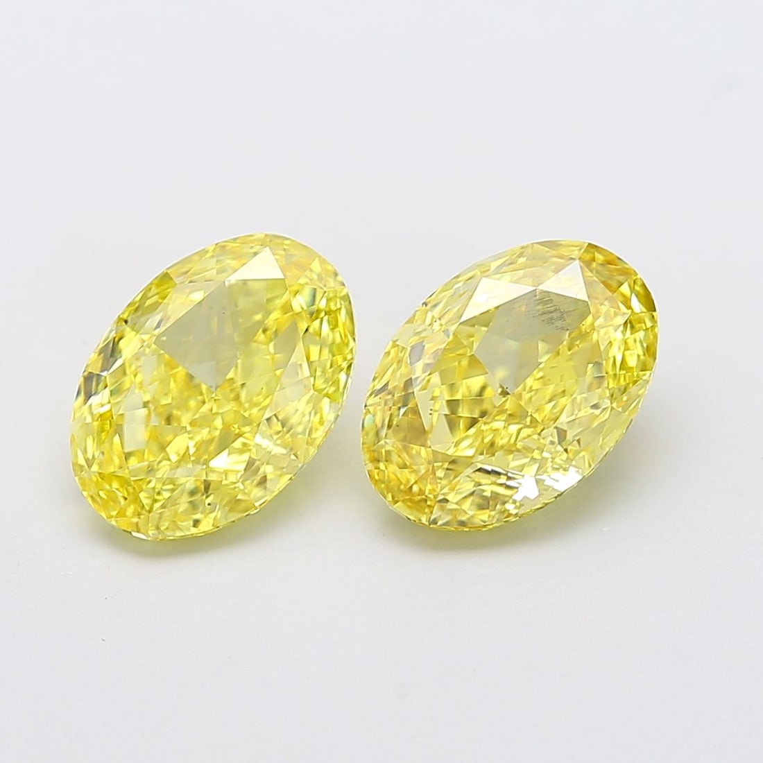 Loose Diamond - OVAL 3.51ct Fancy Vivid Yellow VS2: Loose Diamond - OVAL 3.51ct Fancy Vivid Yellow VS2 Source: This is a real non-mined Diamond that has been grown in a lab Shape: OVAL Carats: 3.51 Color: Fancy Vivid Yellow Certification: IGI Video: